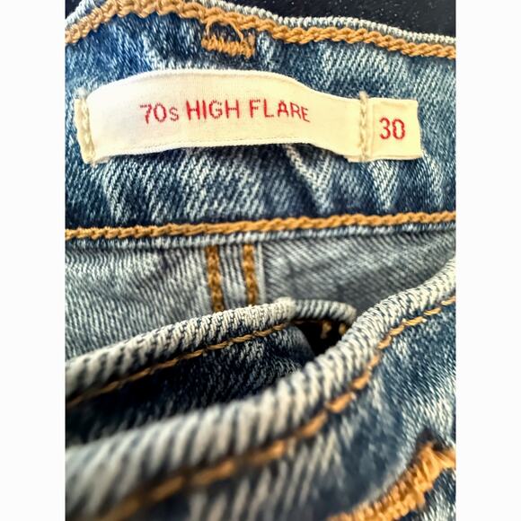 Levis 70s High Flare Jeans Womens sz 30 34 inseam Medium Wash Blue Boho Western - Picture 2 of 8